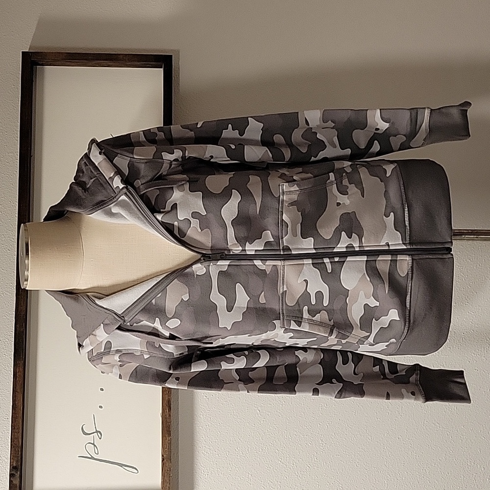 Camo zip up hoodie jacket, Amazon essentials, NWT